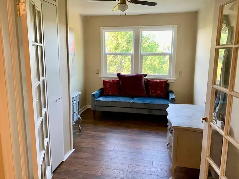 540 SE McKenzie St #B — Photo 1
