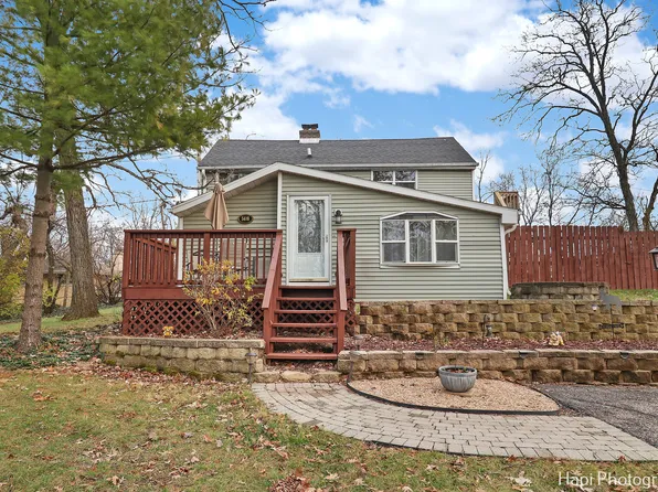 5618 Sylvan Dr, Wonder Lake, IL 60097