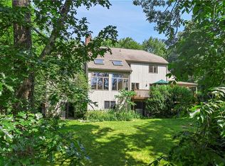 14 Hilltop Rd, Waccabuc, NY 10597