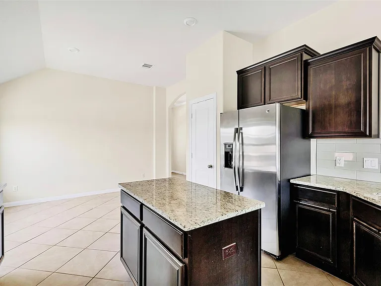 1005 Fountain Grass Way — Photo 11
