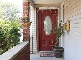 5 Clinton St #2, Newton, MA 02458