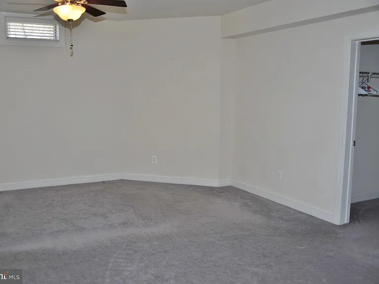 7582 Venture Dr — Photo 4