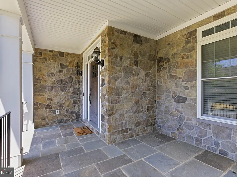 2233 N Underwood St — Photo 5
