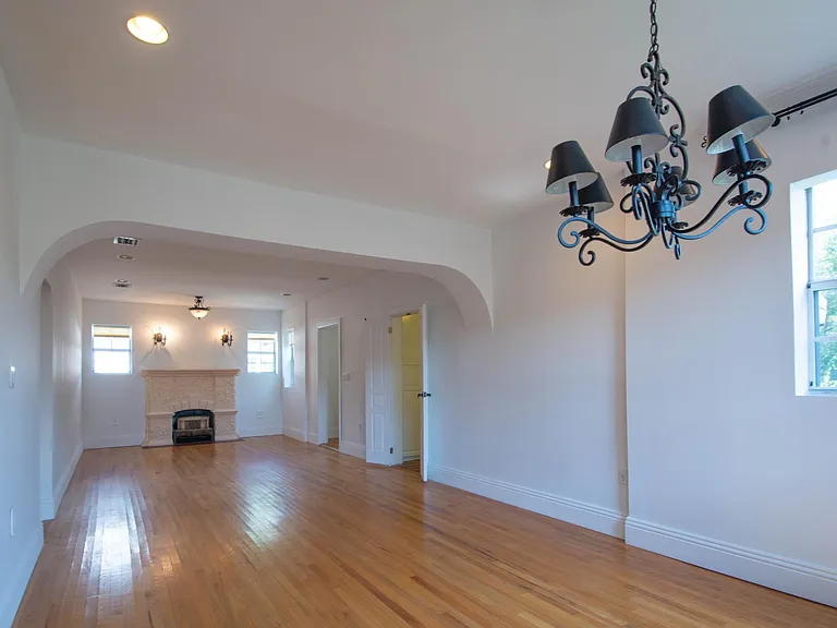 336 SW 18th Ter — Photo 3