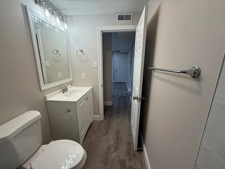 Pondsview Apartments — Photo 160