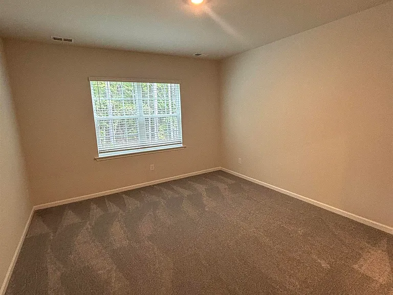 138 Parkwood Ct — Photo 9