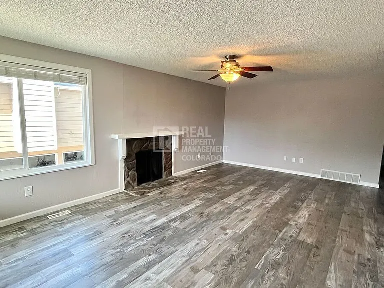 2626 Hearthwood Ln — Photo 3