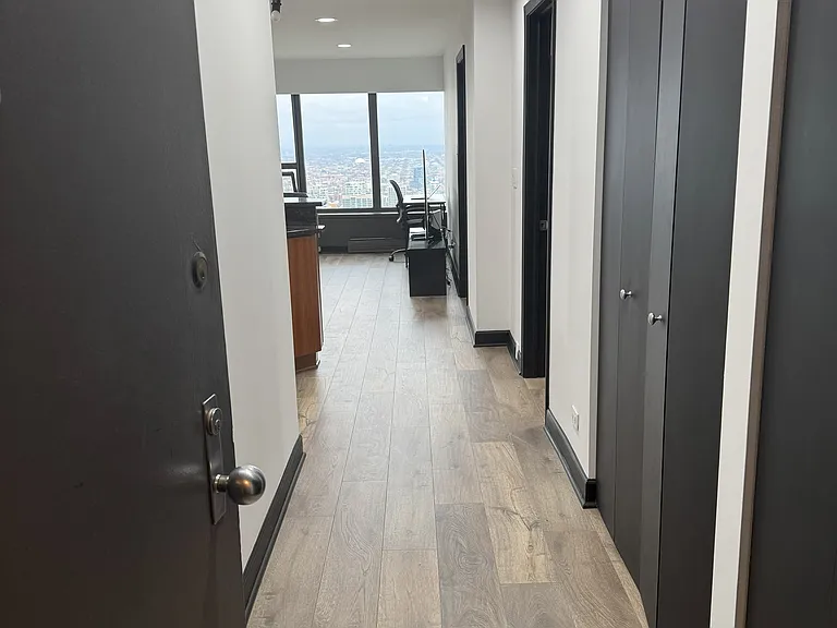 30 E Huron St #5605 — Photo 3