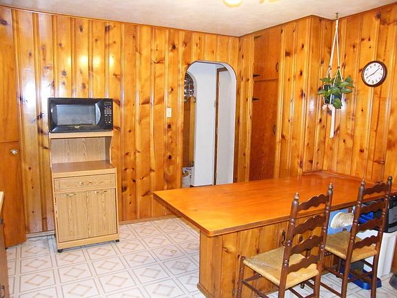 Eat In Kitchen!