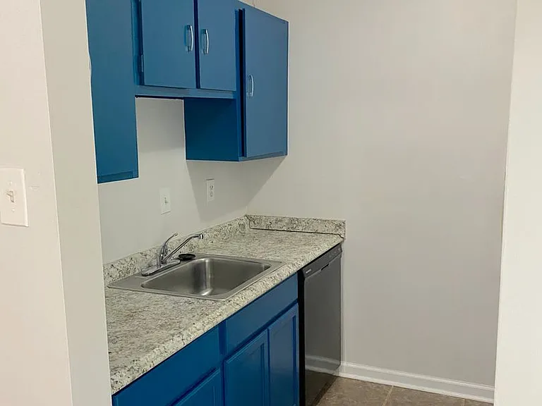 Woodland Trace Apartments — Photo 22