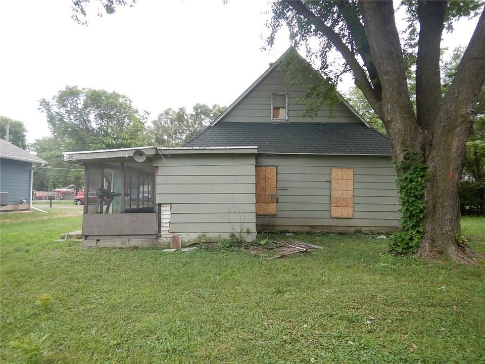 2nd image of 2612 E Elm St