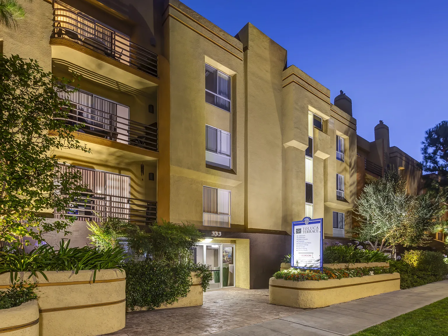 Toluca Terrace Apts. — Photo 3