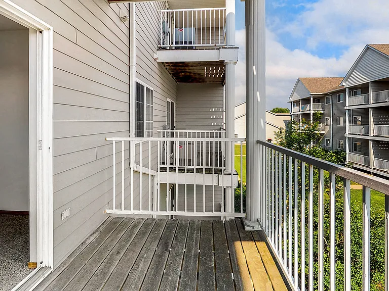 Platinum Valley Apartments — Photo 48