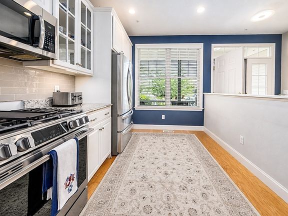 4th image of 14 Stony Brook Dr #516
