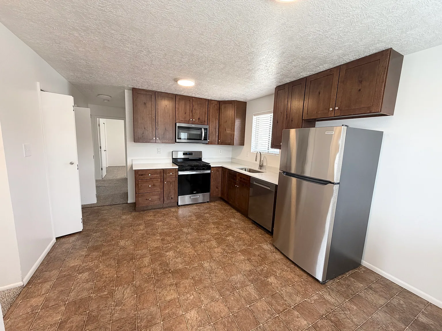 2 bed, 900 sqft, $1,295 — Photo 3