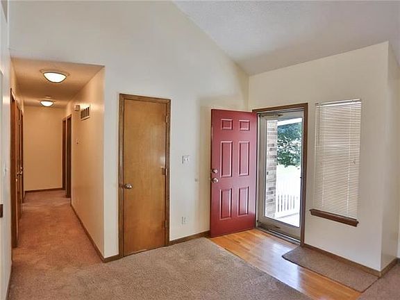 3rd image of 3117 S Vista Ct