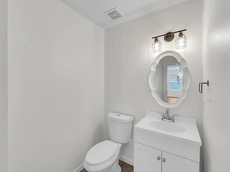 13221 Elmhurst Dr — Photo 20