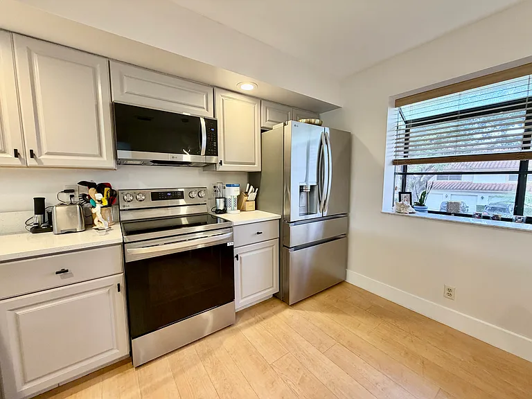 7935 La Mirada Dr — Photo 6