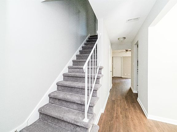 5th image of 220 E Cadbury Dr