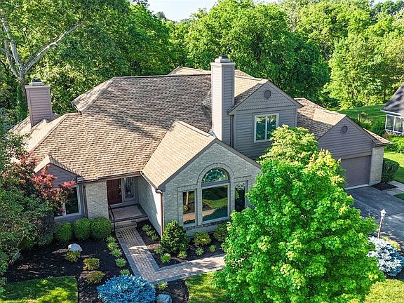 2nd image of 10050 Pond Woods Ln