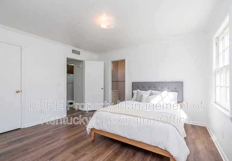 429 Chestnut St #11 — Photo 10