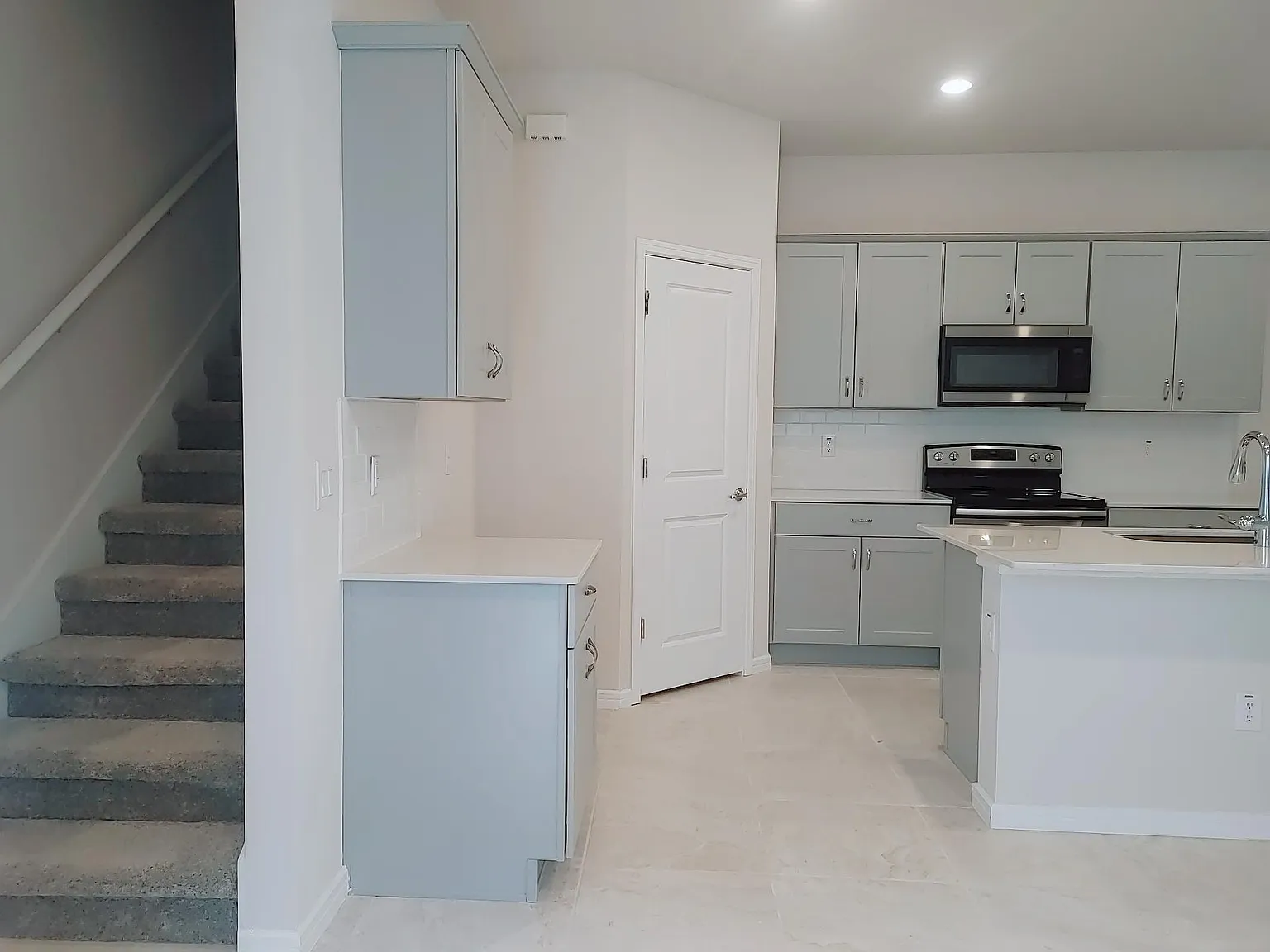 3 bed, 1818 sqft, $2,400 — Photo 4