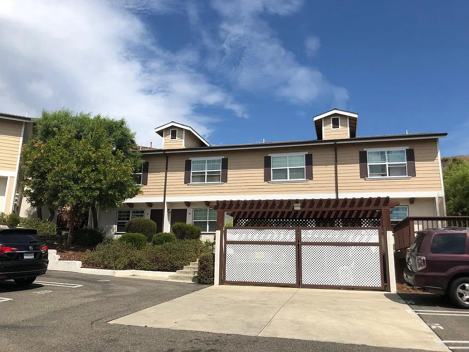 1043 Ella St #13