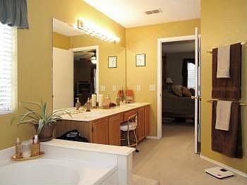 4th image of 6820 Woodale Dr