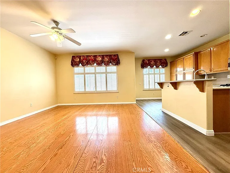 1319 Jacaranda Cir — Photo 6