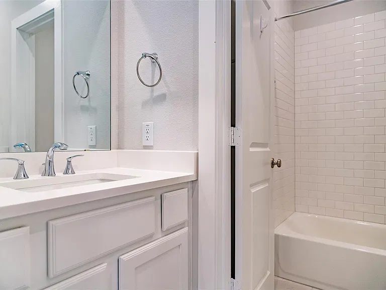 6526 Bramble Cove Ln — Photo 33
