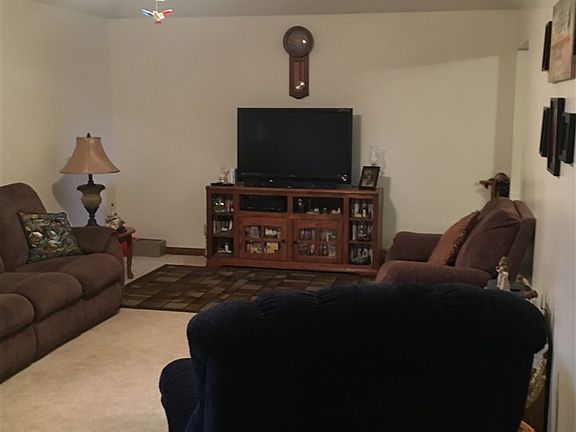 3rd image of 412 S Bradley Dr