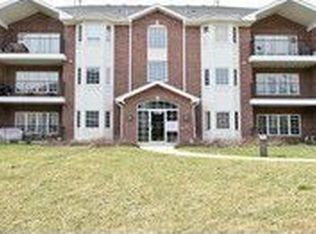 13109 Forest Ridge Dr APT 1B, Palos Heights, IL 60463