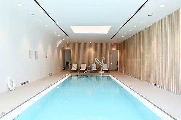 Rented by R New York | media 24