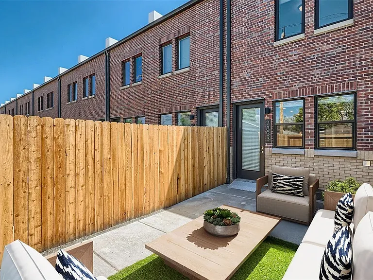 Brand New 3b/3.5bth Townhomes in the Heart of Park Hill. — Photo 24