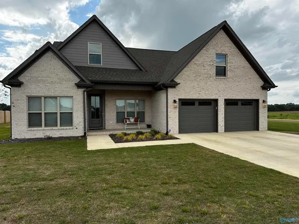 59 Todd Dr, Muscle Shoals, AL 35661