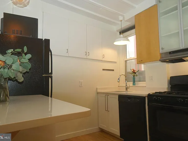 1010 New Market St — Photo 12