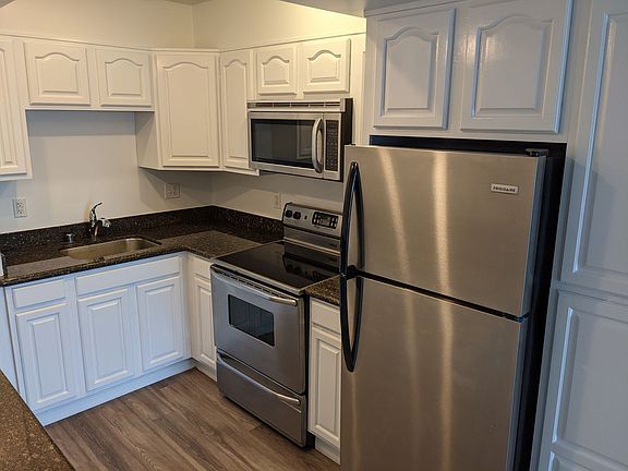 4th image of 1835 Lake St APT 301