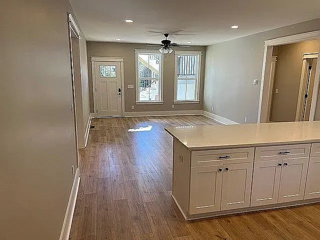 8 bed, 3400 sqft, $9,200 — Photo 4