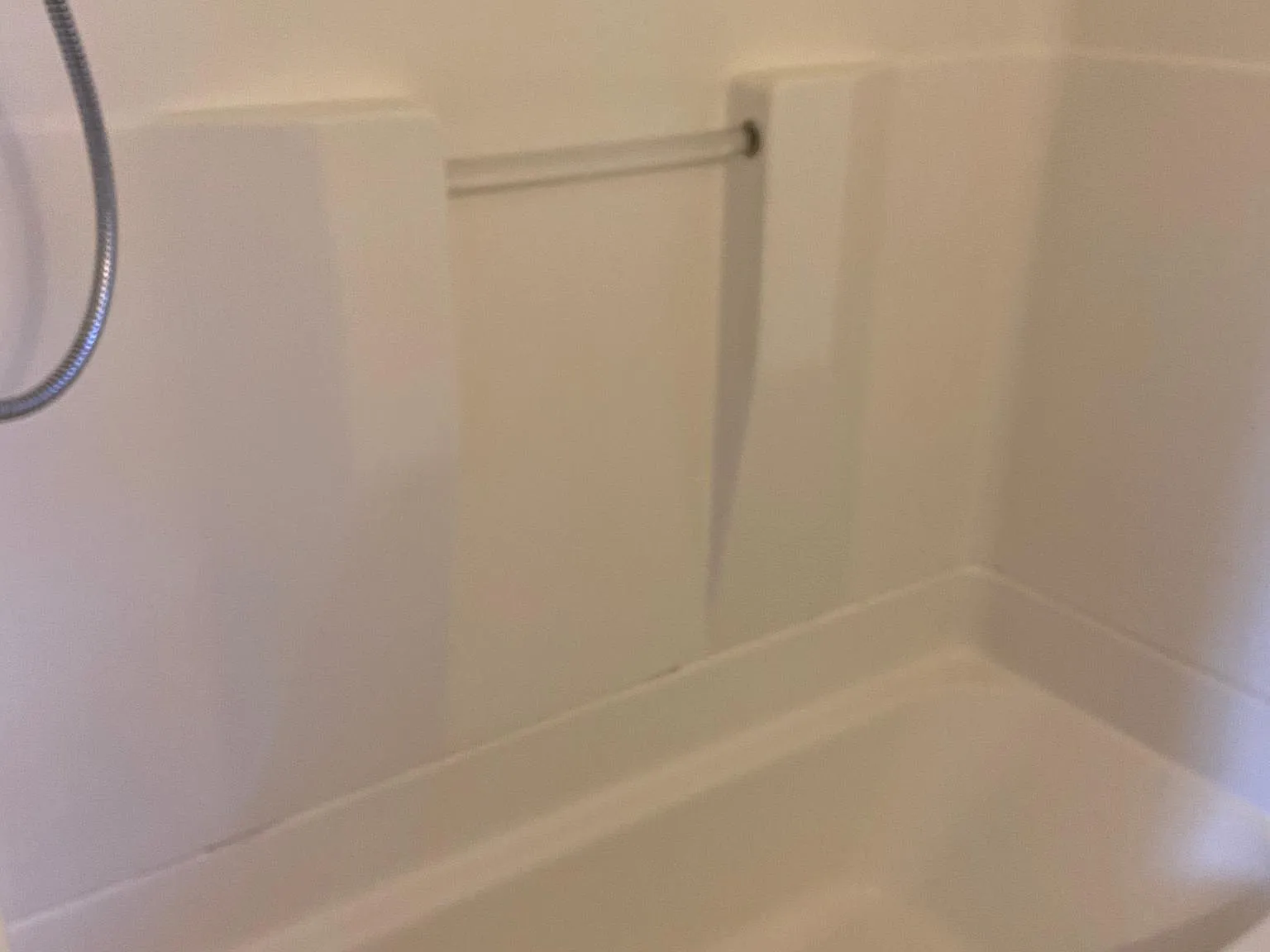3 bed, 950 sqft, $2,200 — Photo 2