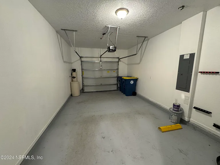 936 Capitol Pkwy — Photo 26