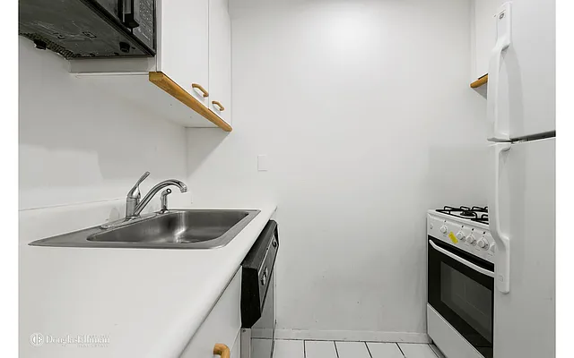 Rented by Douglas Elliman | media 17