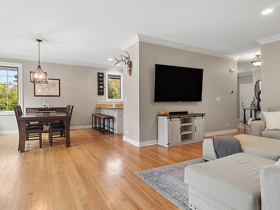 4th image of 90 Waters Edge Ct