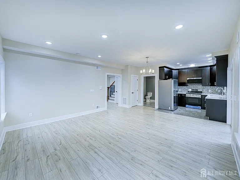 8 Travers Ave #1 — Photo 4