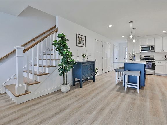 3rd image of 207 Beach Rd #C-2