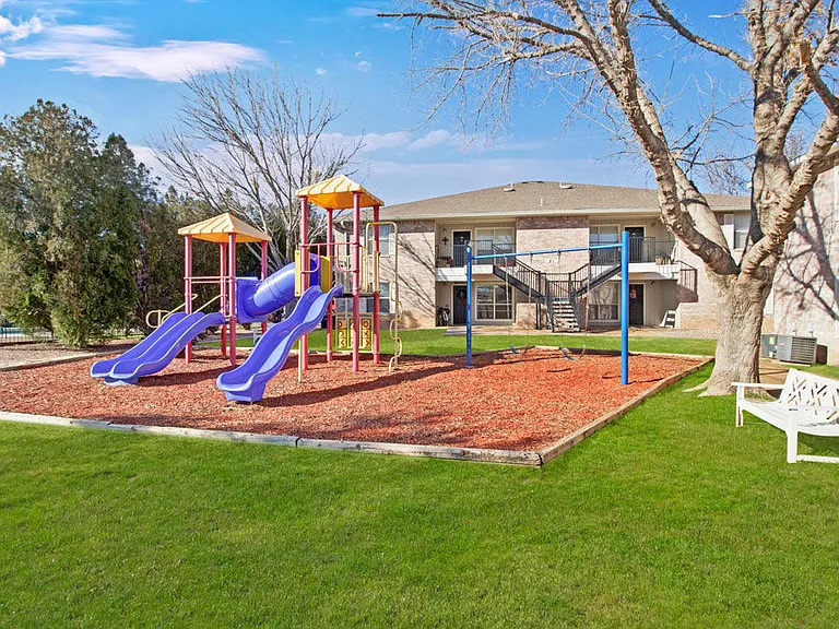 Encino Park Apartments — Photo 2