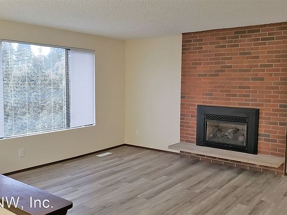 4th image of 4828 186th Pl SW
