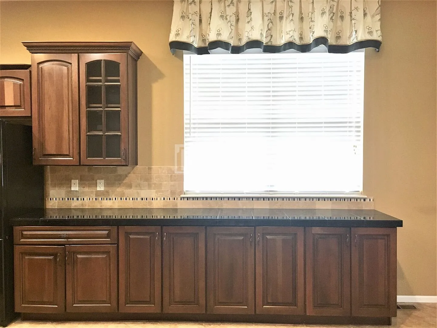 Gorgeous Ranch Home in Jordan Crossing — Photo 4
