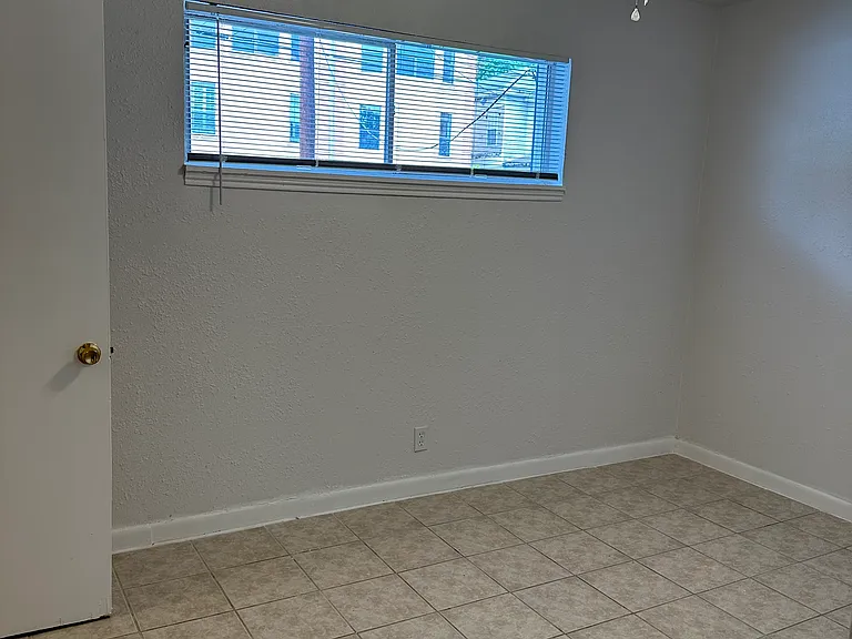 1221 Welch St #1 — Photo 8