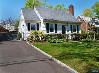 90 Holt St, Dumont, NJ 07628