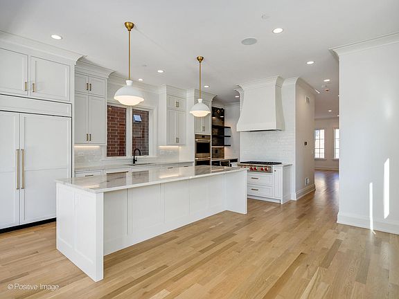 5th image of 3824 N Lakewood Ave
